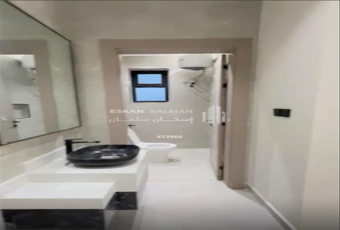 شقة 6 غرف في Dahiyat Al Malik Fahd 3