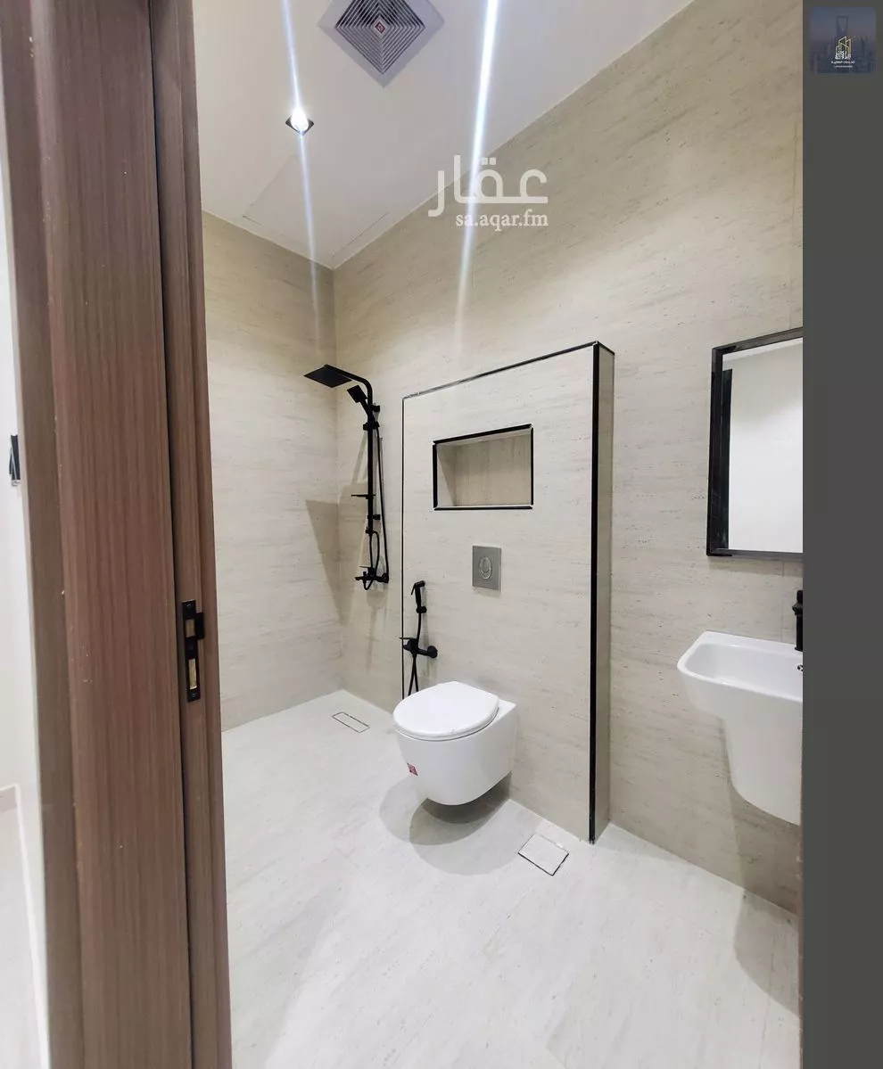 5 bedroom floor in Al Janadriyah 1