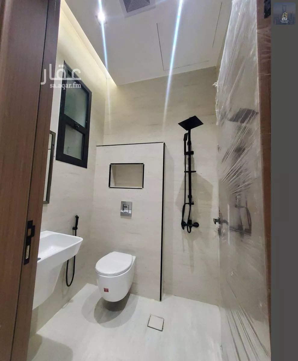 5 bedroom floor in Al Janadriyah 2