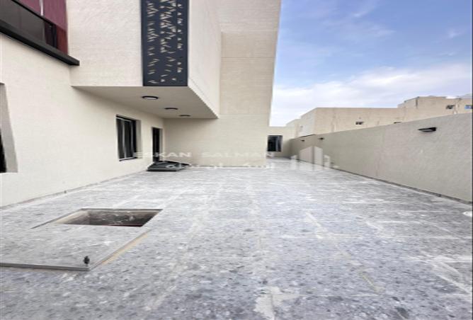 7 bedroom villa in Al Aziziyah 2