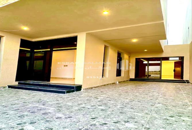 5 bedroom villa in Al Dana 3