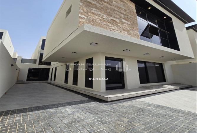 7 bedroom villa in Al Dana 2