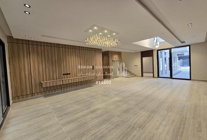 7 bedroom villa in Al Dana 3