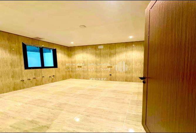 5 bedroom villa in Al Dana 3