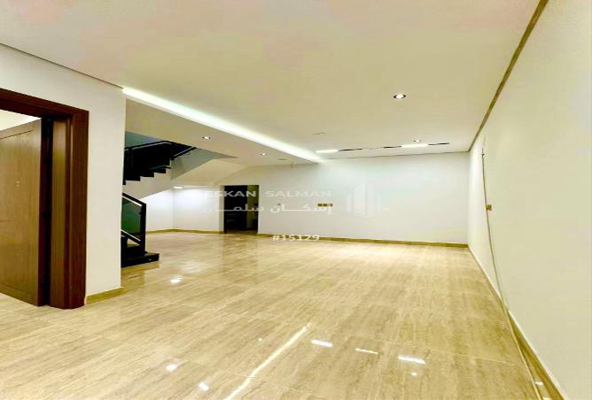 5 bedroom villa in Al Dana 3