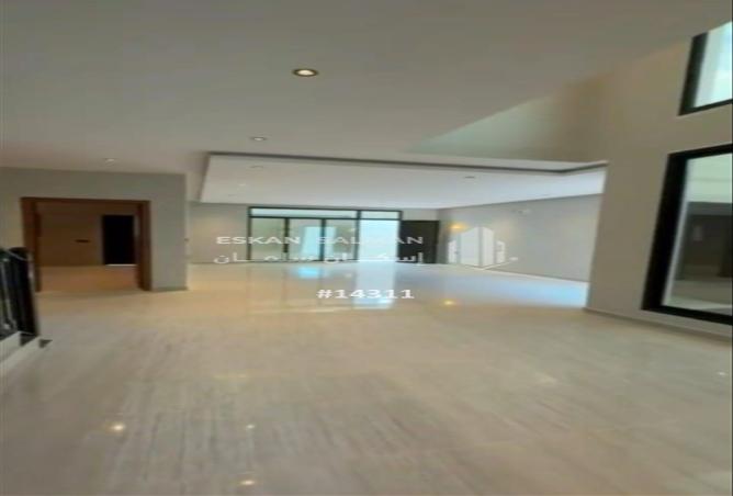 7 bedroom villa in Al Dana 2