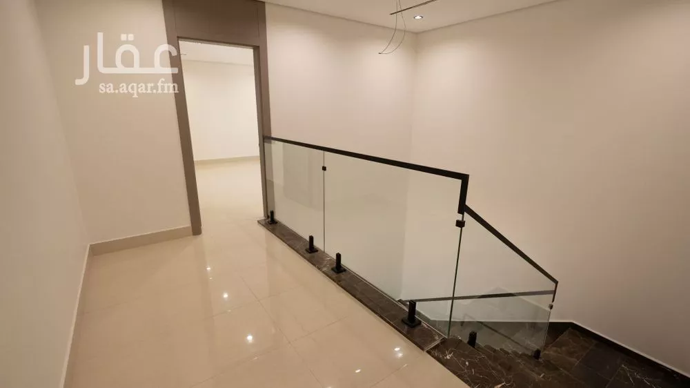 فيلا 6 غرف في الشرق 4