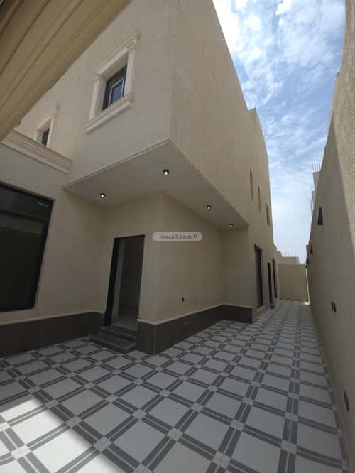 فيلا 4 غرف في الوسام 12