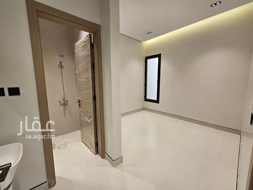 5 bedroom villa in Al Maizilah 14