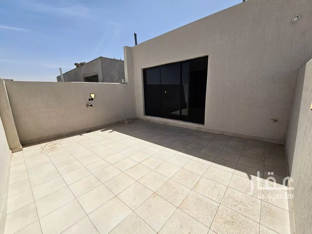 5 bedroom villa in Al Maizilah 18