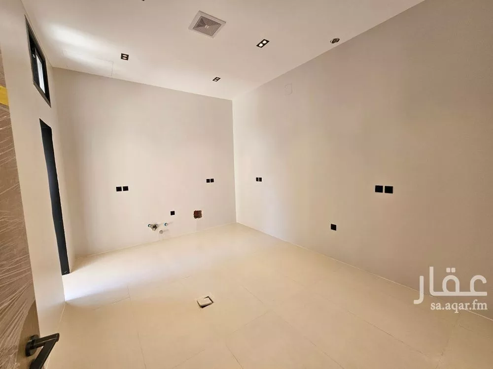 5 bedroom villa in Al Maizilah 6