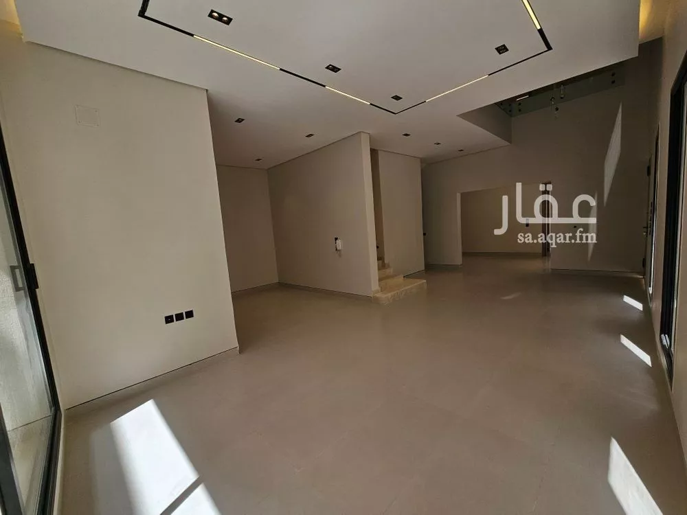 5 bedroom villa in Al Maizilah 8