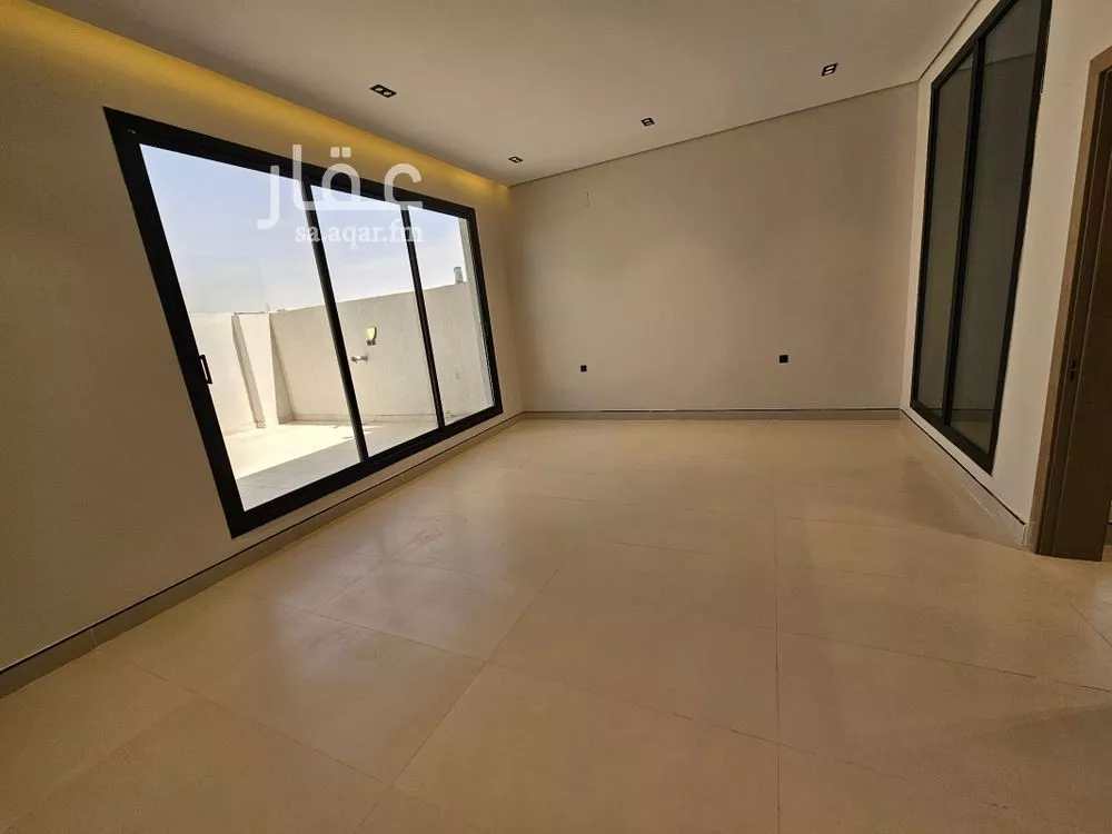 5 bedroom villa in Al Maizilah 9