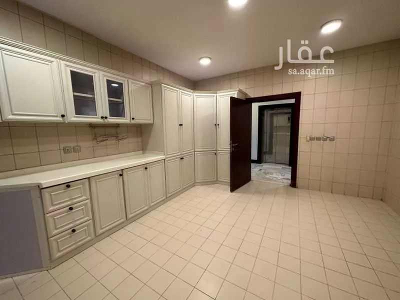5 bedroom villa in Shubra, Riyadh 11