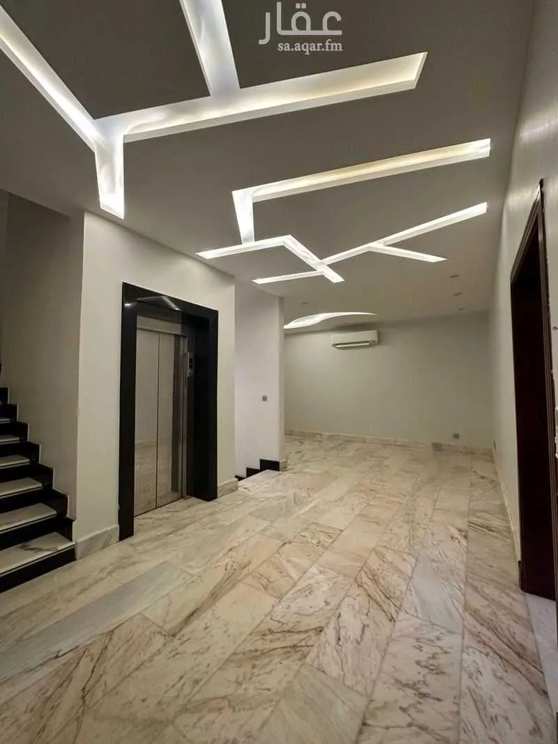 5 bedroom villa in Shubra, Riyadh 12
