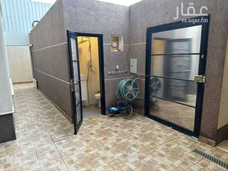 5 bedroom villa in Shubra, Riyadh 15