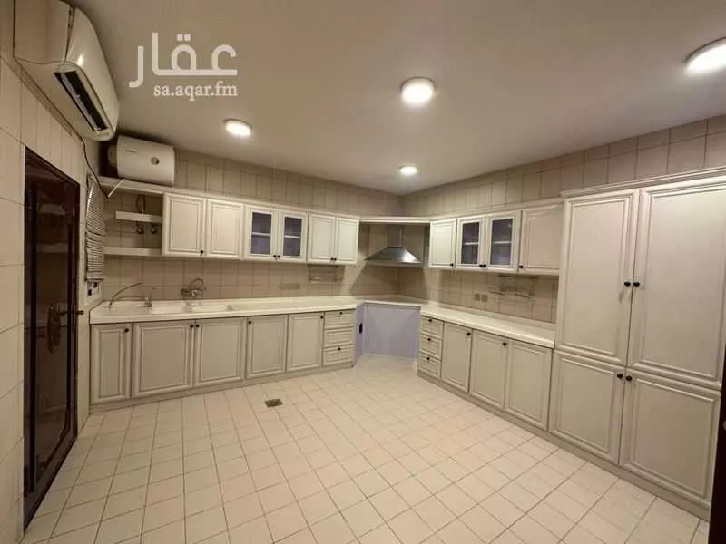 5 bedroom villa in Shubra, Riyadh 4