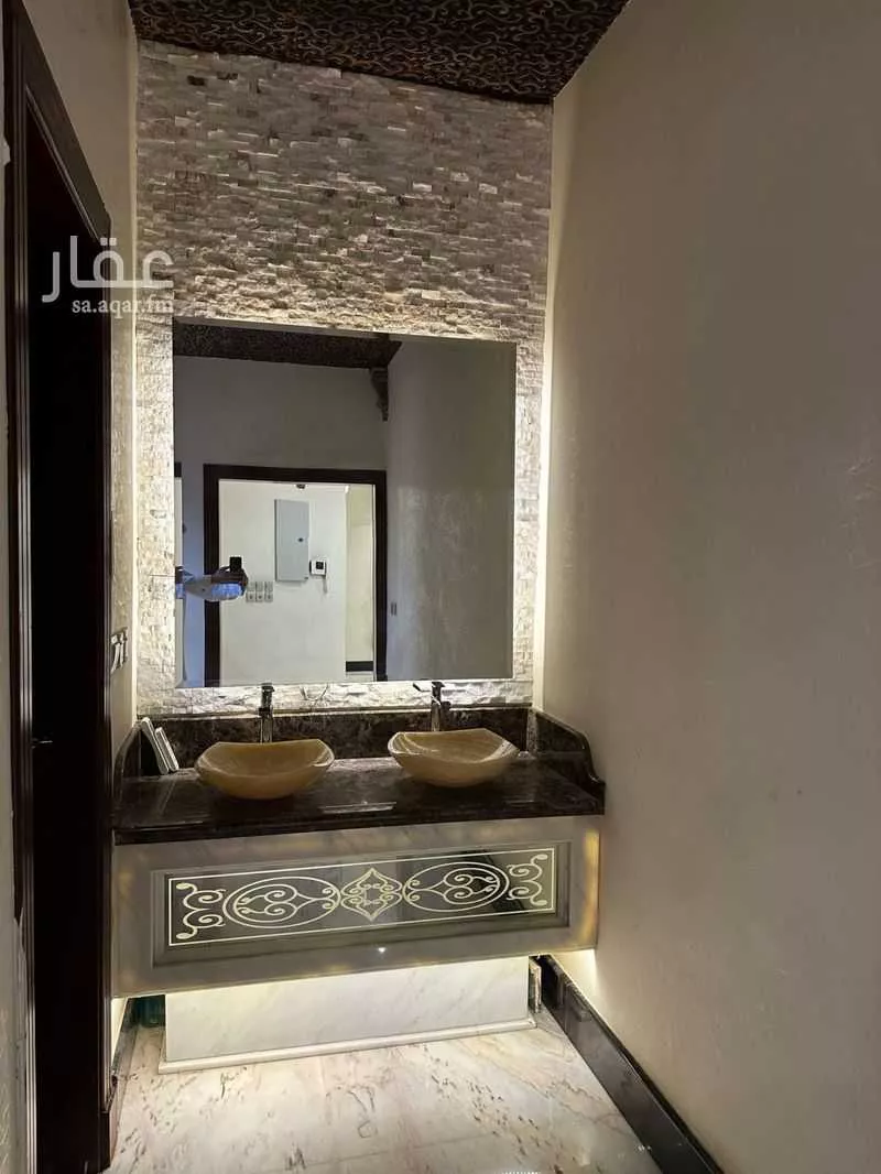 5 bedroom villa in Shubra, Riyadh 5