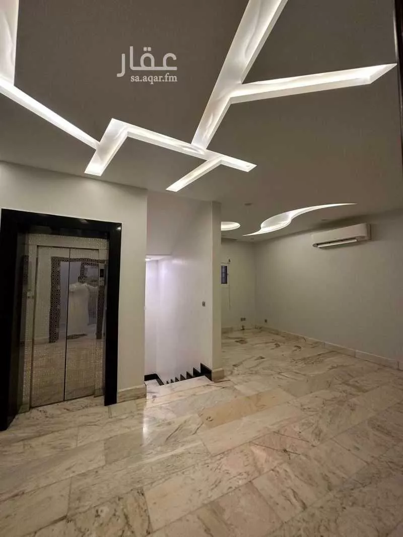 5 bedroom villa in Shubra, Riyadh 10