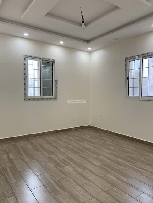 شقة  في الريان 4