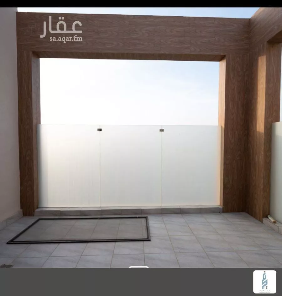 شقة 4 غرف في عرقة 10