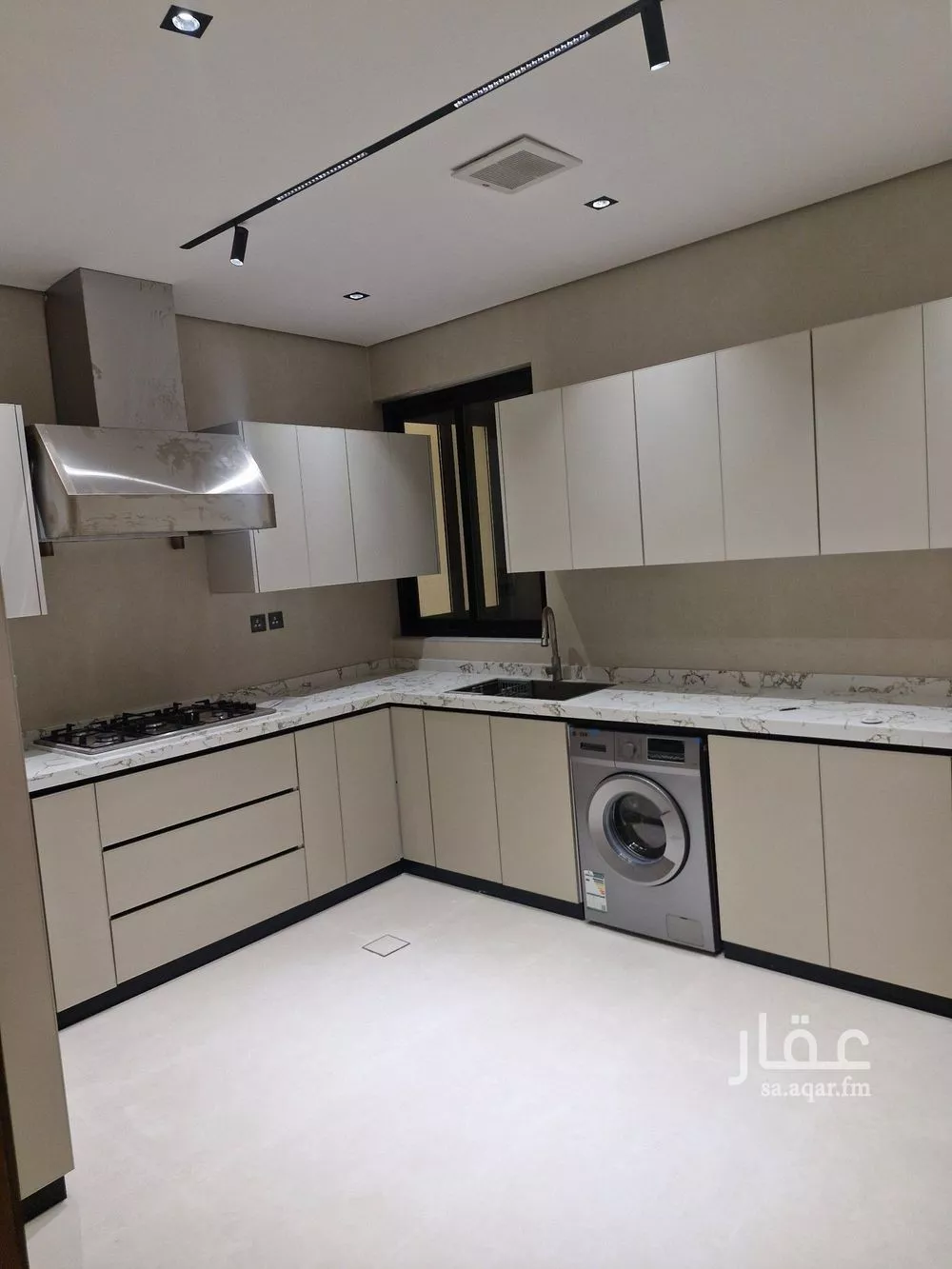 4 bedroom floor in Al Jazirah 2