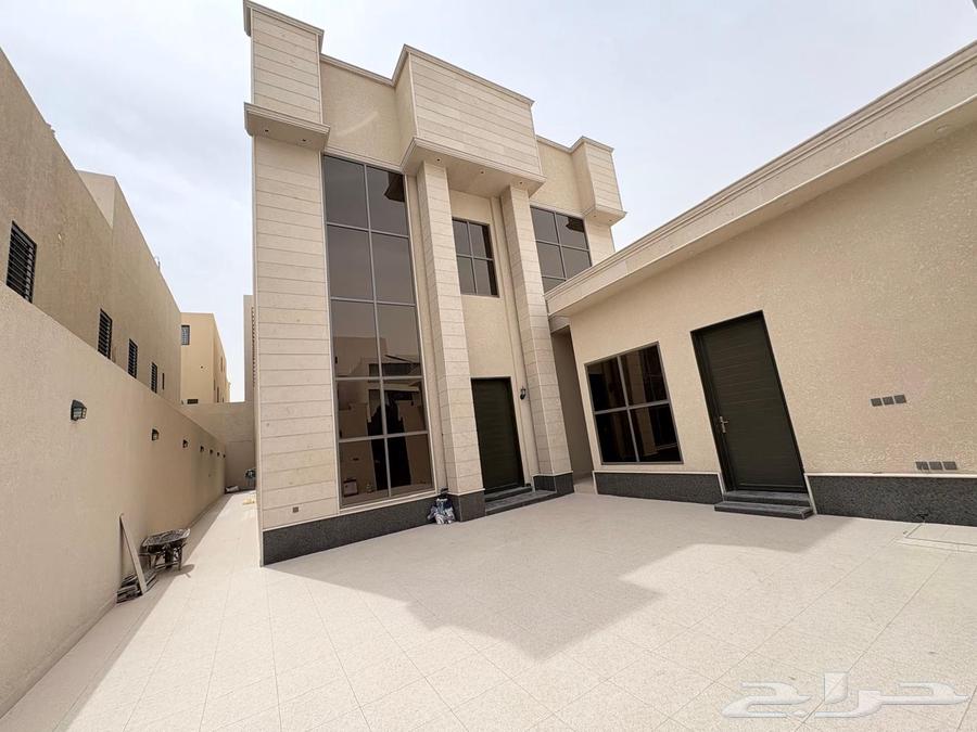 6 bedroom villa in Al Bayan 15
