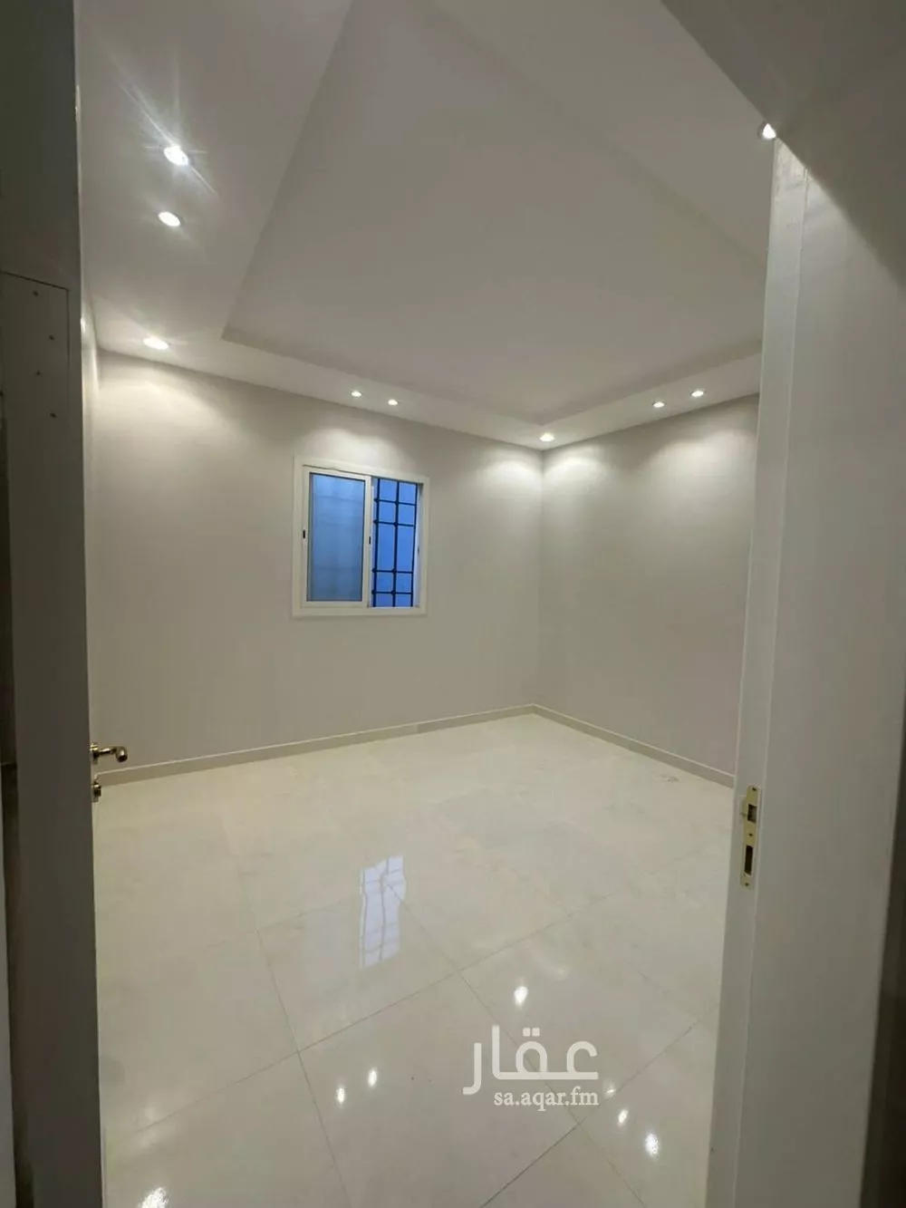 4 bedroom floor in Dhahrat Laban 2