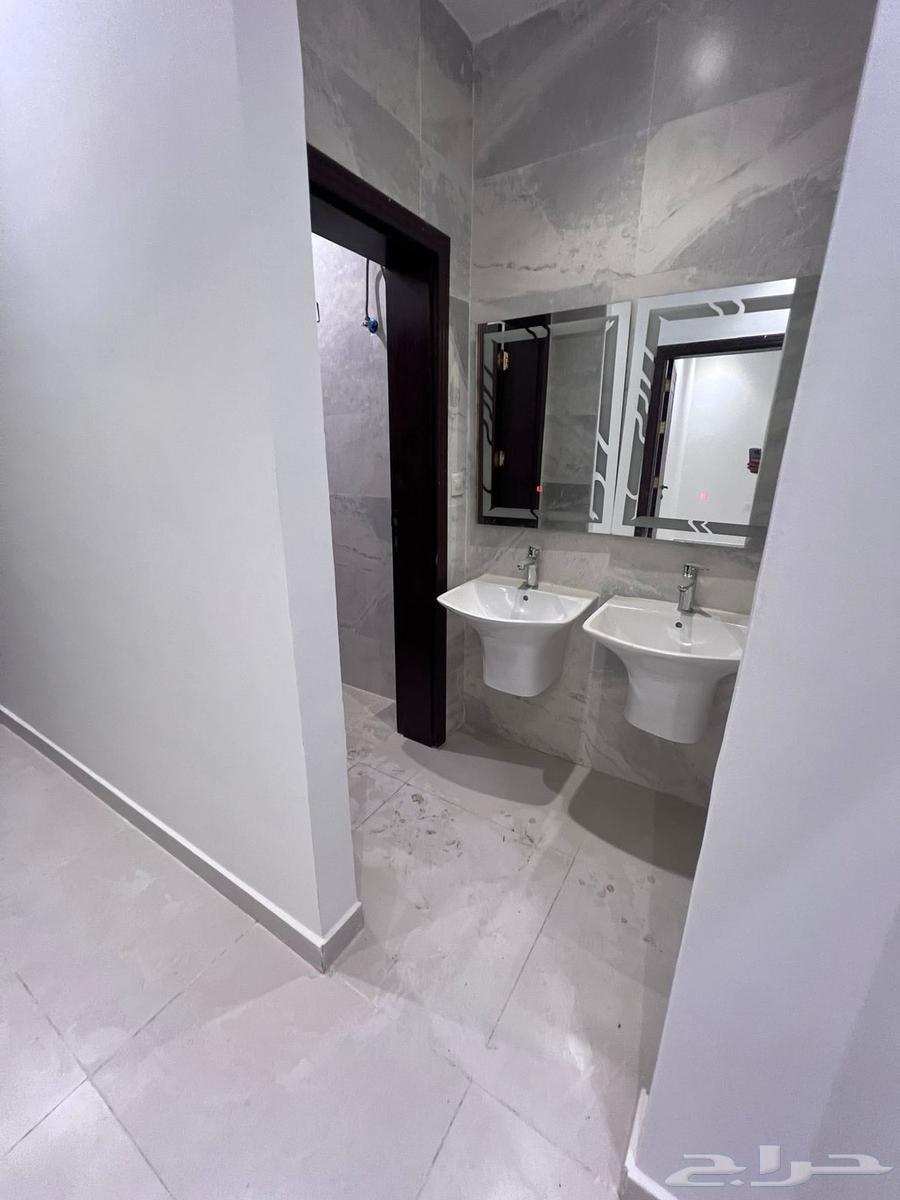 شقة 4 غرف في الواحة 2