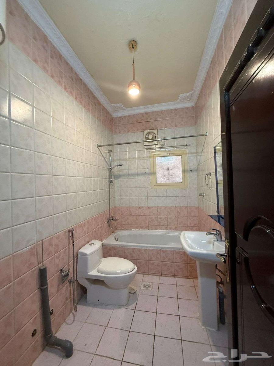 5 bedroom apartment in Al Suqya, Madinah 6