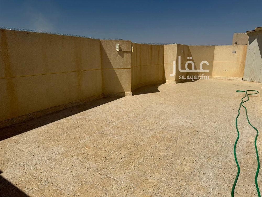 الطابق في الندى