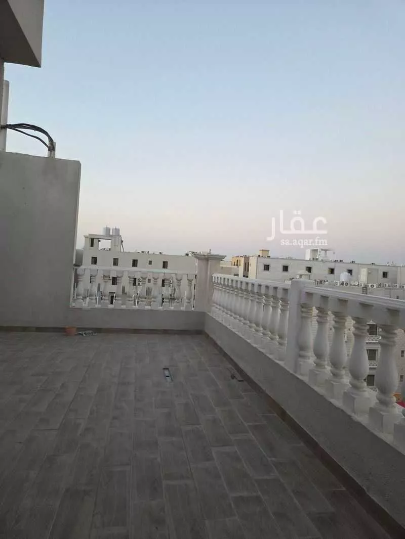 شقة 2 غرف في الحمرا 9