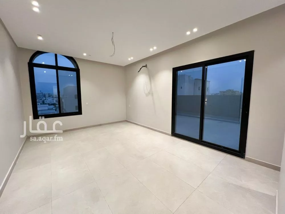 5 bedroom apartment in Al Rawdah 3