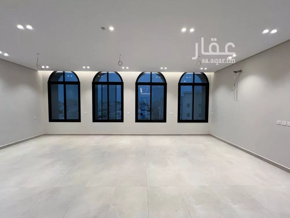 5 bedroom apartment in Al Rawdah 4
