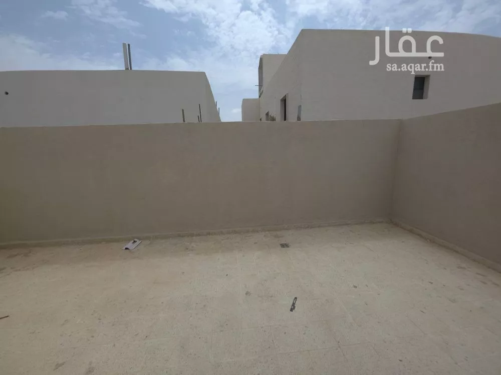 فيلا 4 غرف في الشرق 2