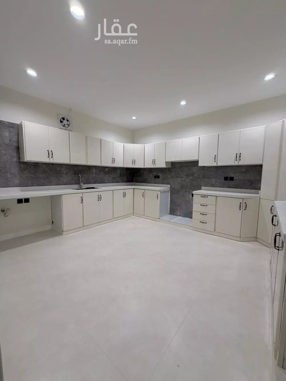 3 bedroom apartment in Qurtubah 6