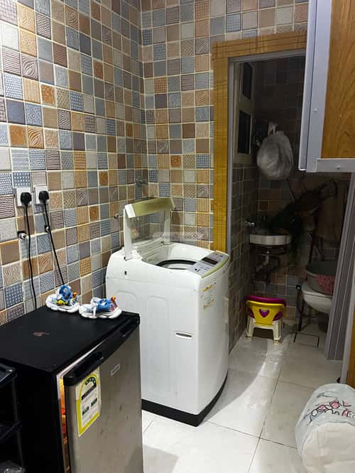 شقة 7 غرف في النزهة 4