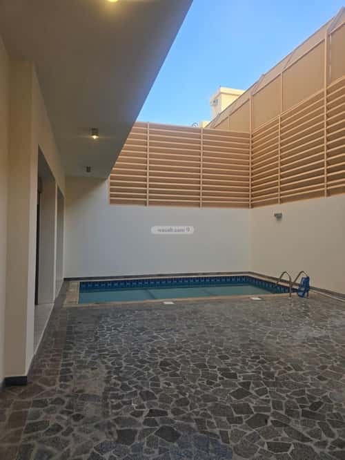 5 bedroom villa in Al Khalidiyyah 12
