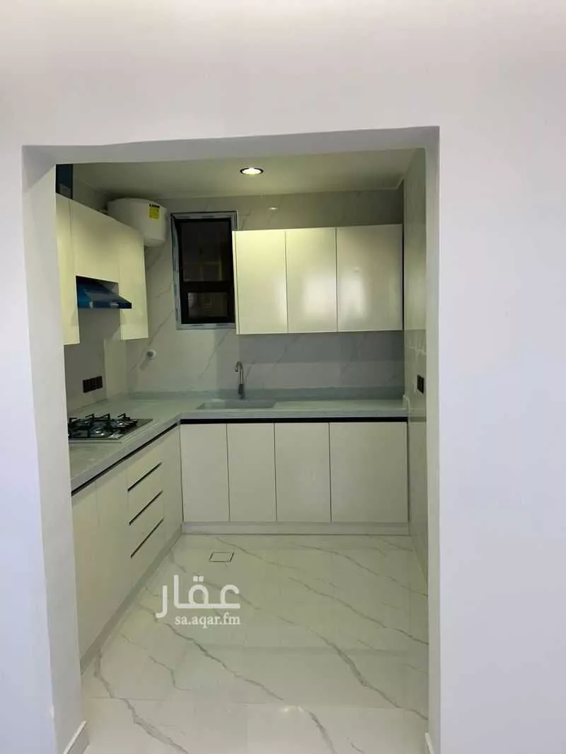 شقة 3 غرف في الملقا 8