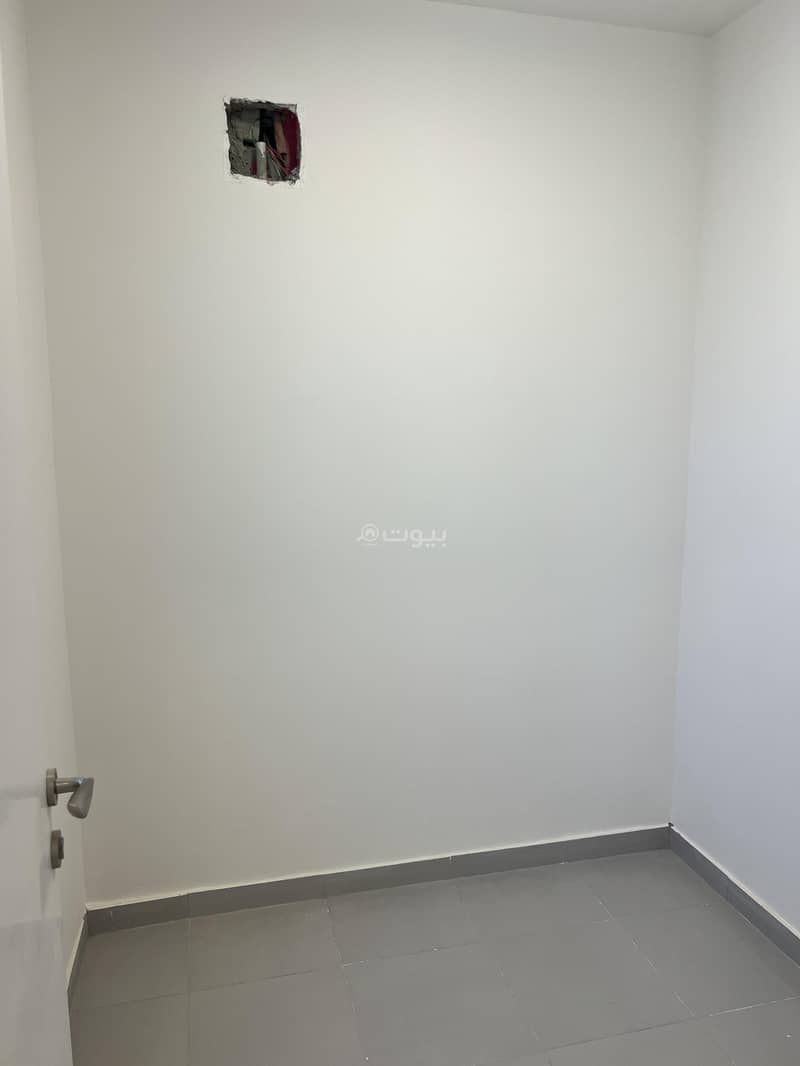4 bedroom villa in King Khalid International Airport, Riyadh 15