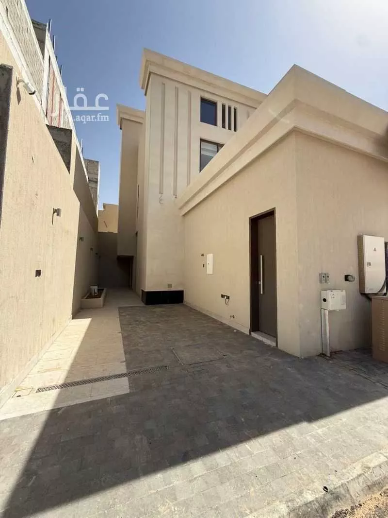 3 bedroom floor in Al Nuzhah 7