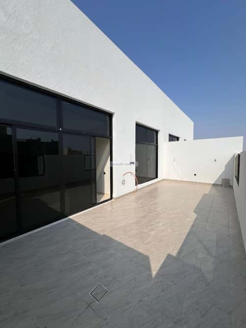 شقة 4 غرف في الروضة 5