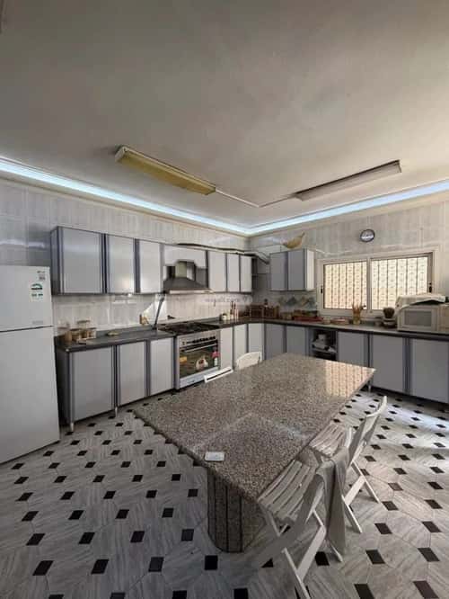 6 bedroom villa in Al Andalus 12