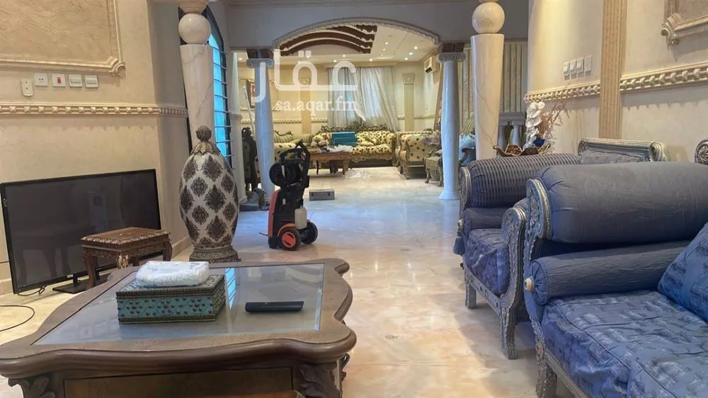 8 bedroom villa in Shubra, Riyadh 12