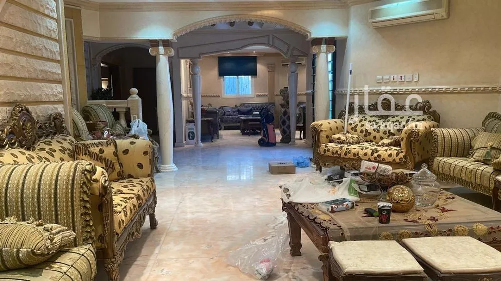 8 bedroom villa in Shubra, Riyadh 14
