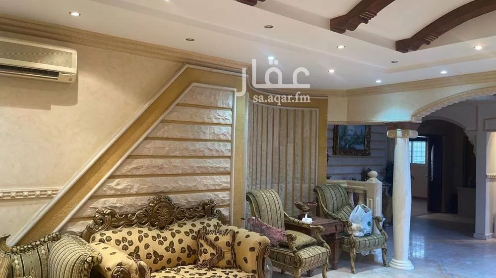 8 bedroom villa in Shubra, Riyadh 18