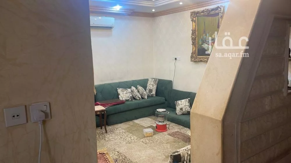 8 bedroom villa in Shubra, Riyadh 6
