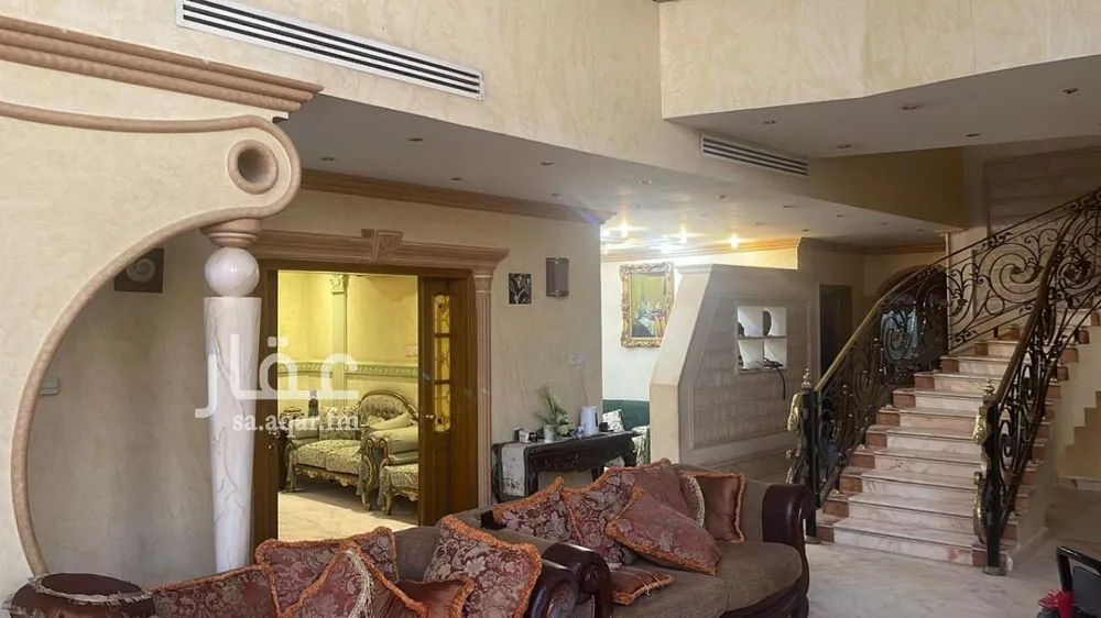 8 bedroom villa in Shubra, Riyadh 7