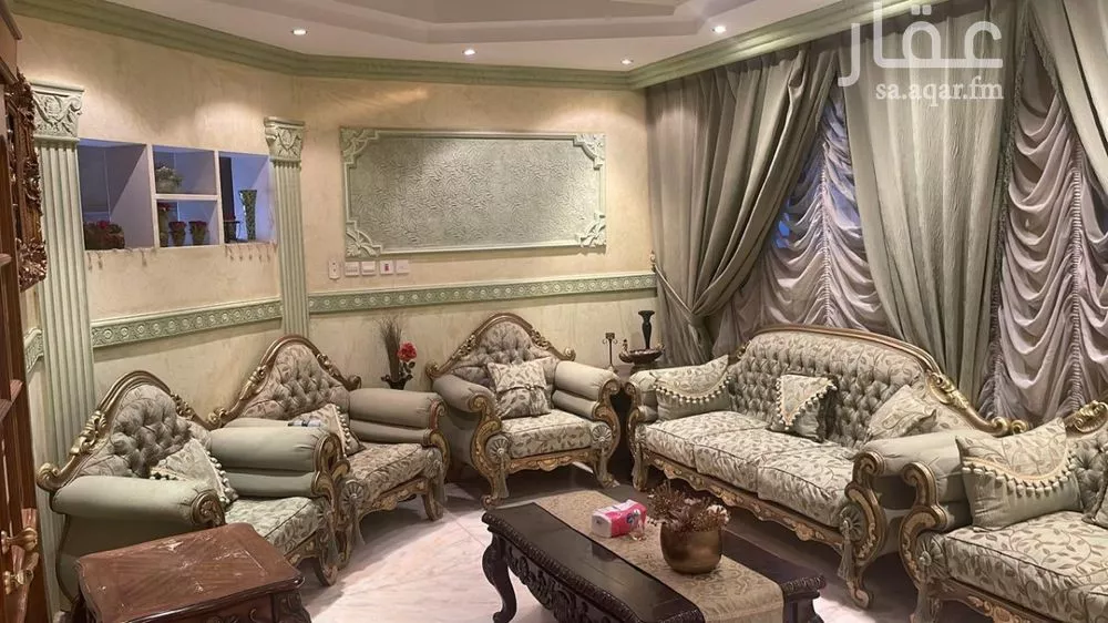 8 bedroom villa in Shubra, Riyadh 8