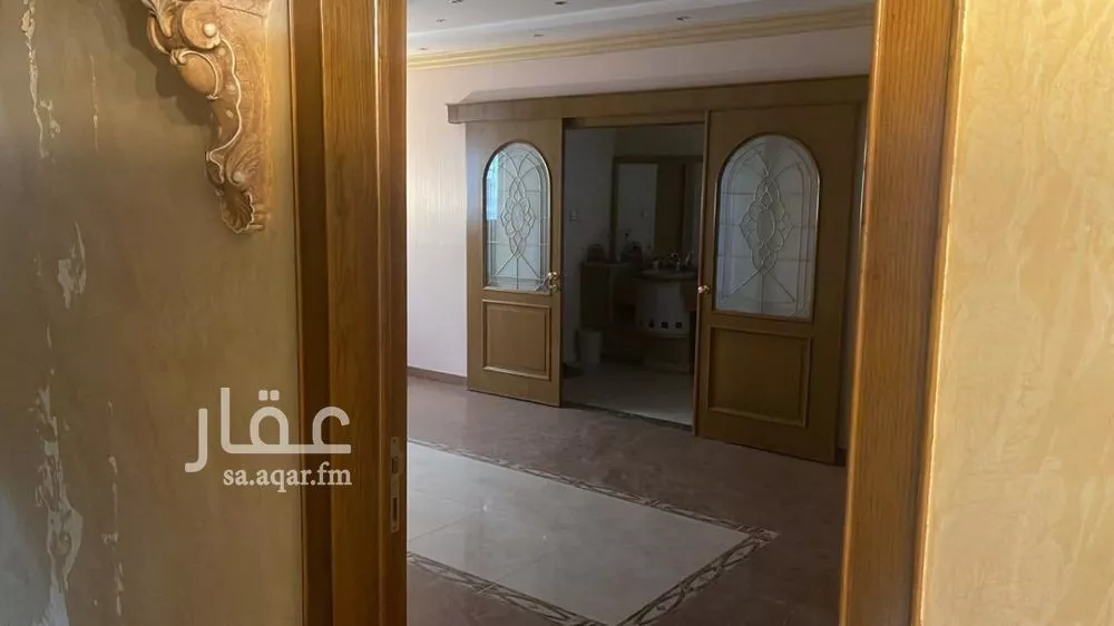 8 bedroom villa in Shubra, Riyadh 9